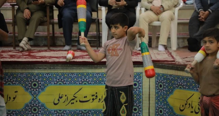 زورخانه&zwnj;گردی و آیین پهلوانی همراه با تقدیر از مرشد زورخانه&zwnj;ای در کاشان